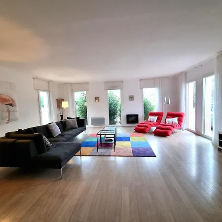 Spacious With Heated Pool And Ev Charger Villa